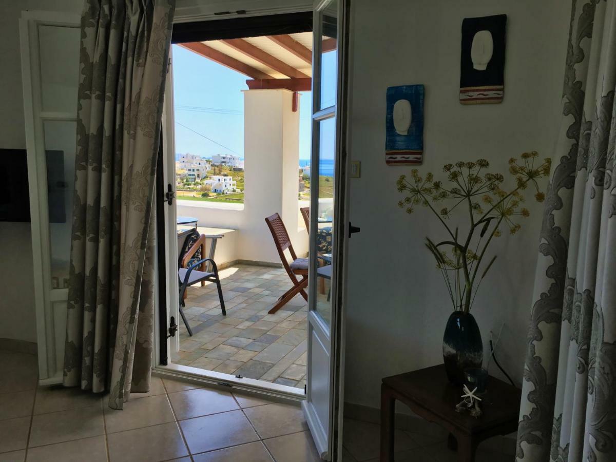Anthoula'S Sea View Apartment Piso Livadi Bagian luar foto